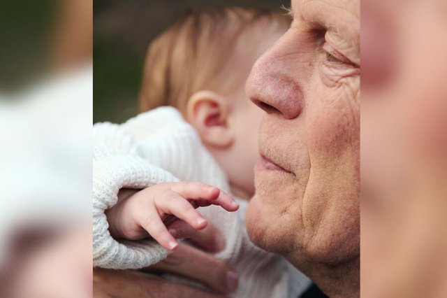 Дочь опубликовала фото тяжелобольного Брюса Уиллиса с внучкой
