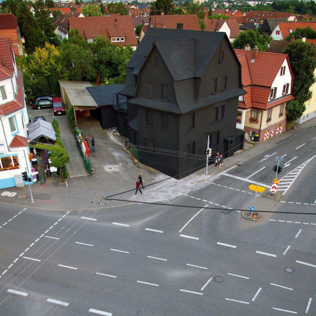 Чёрный-чёрный дом в Германии, посёлок Меринген