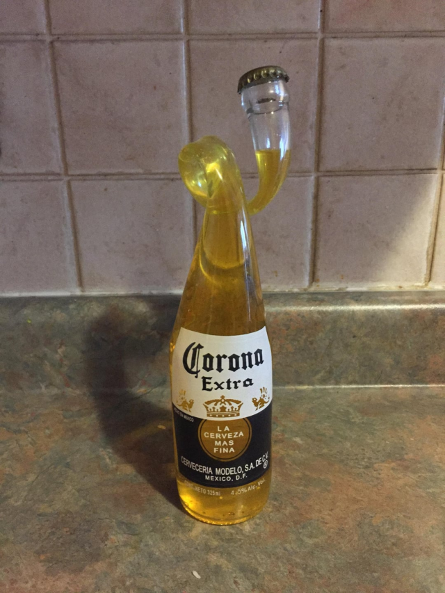 Причудливая бутылка Corona Extra из Мексики