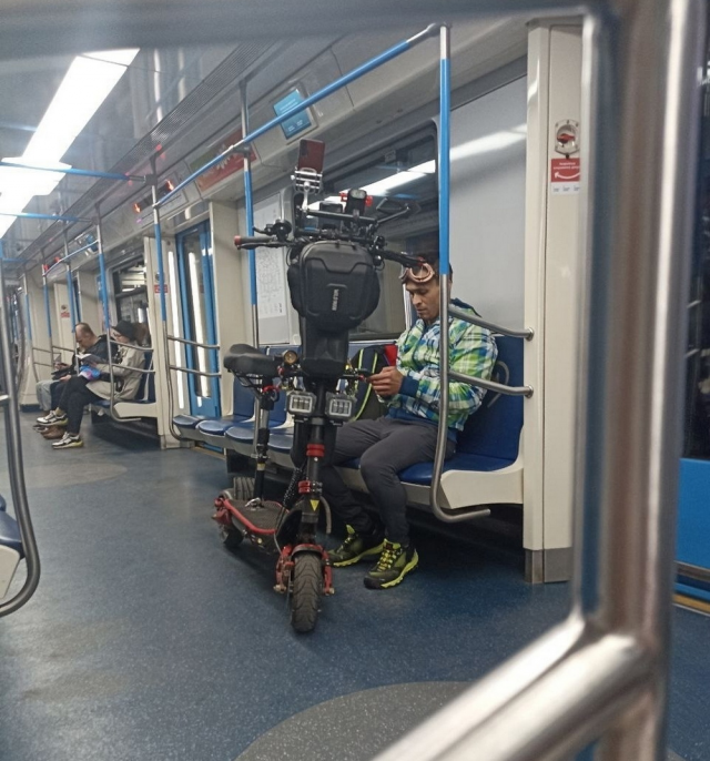 Забавные и необычные пассажиры с просторов метро