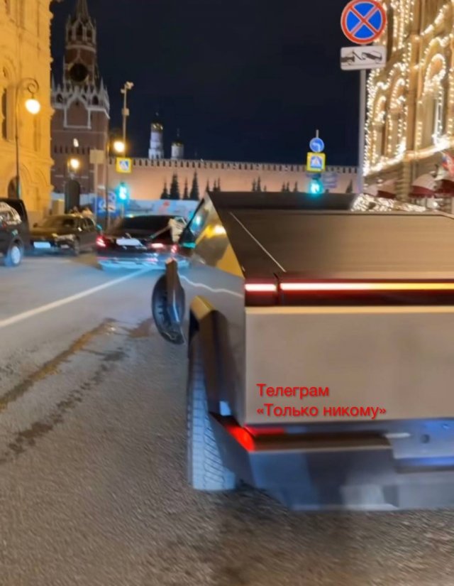 Первый Cybertruck заметили в Москве на Патриках