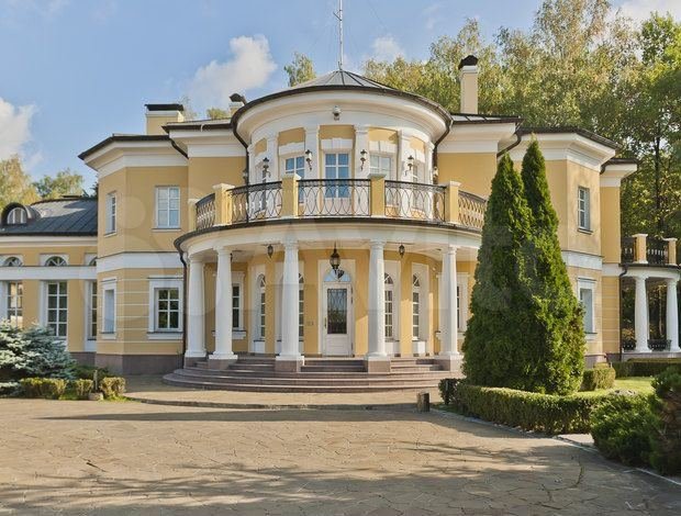 Что можно арендовать на Рублевке за 35 тысяч рублей в сутки