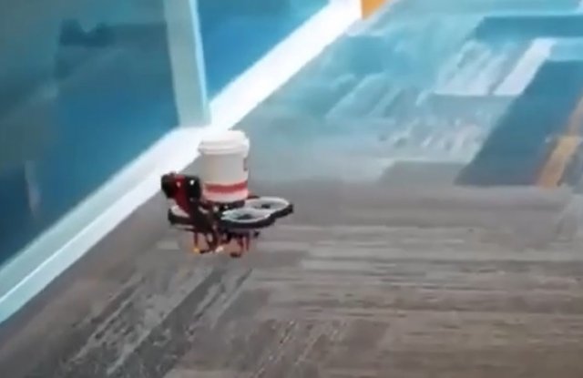 Мини-дроны научились доставлять кофе