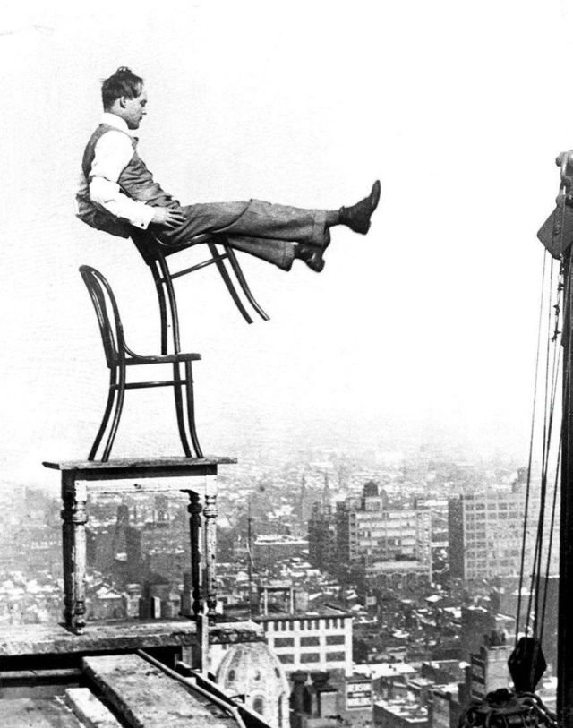 Баланс на краю 20-ти этажного здания, Нью-Йорк, 1900 год.