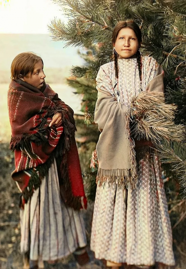 Дочери вождя американских шайеннов, 1901 год, Биллингс, Монтана. Дочери вождя американских шайеннов, 1901 год, Биллингс, Монтана.