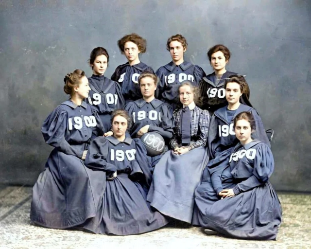 Женская баскетбольная команда, США 1900 год. Женская баскетбольная команда, США 1900 год.