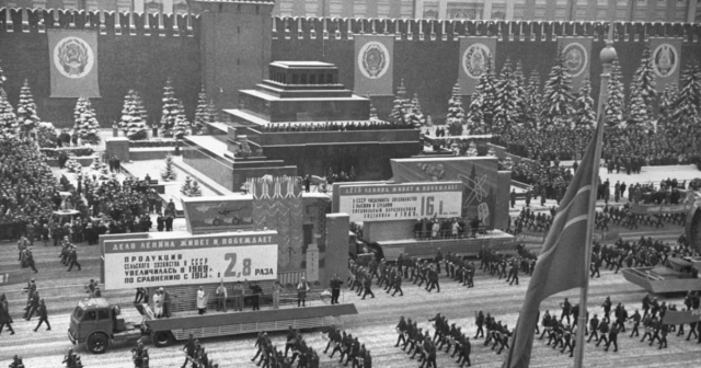 Мавзолей Ленина (1930) Мавзолей Ленина (1930)