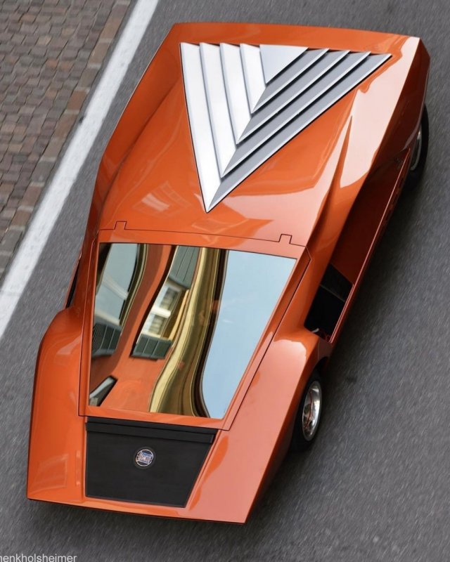 Невероятный Lancia Bertone Stratos HF Zero