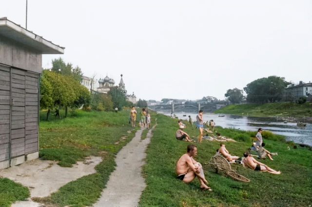 На берегу реки Вологды. Вологда, 1970 год. На берегу реки Вологды. Вологда, 1970 год.