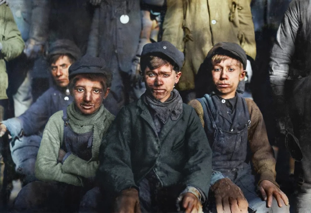 Сортировщики угля. Хьюстаун, Пенсильвания, 1911 год. Сортировщики угля. Хьюстаун, Пенсильвания, 1911 год.
