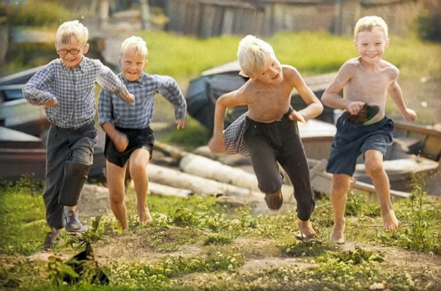«Мальчики». Архангельская область, село Яренск, 1973 год. «Мальчики». Архангельская область, село Яренск, 1973 год.