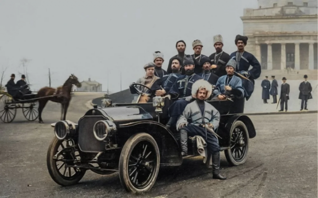 Грузины из "Буфало Билс" выступающие как "Русские Казаки". США, 1901 год. Грузины из "Буфало Билс" выступающие как "Русские Казаки". США, 1901 год.