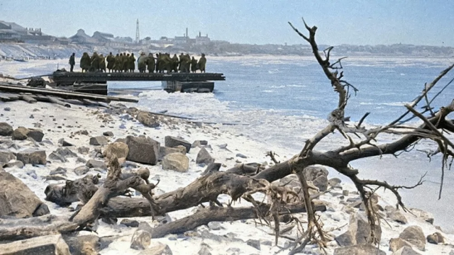Переправа через Волгу. Сталинград. Ноябрь 1942 года. Переправа через Волгу. Сталинград. Ноябрь 1942 года.