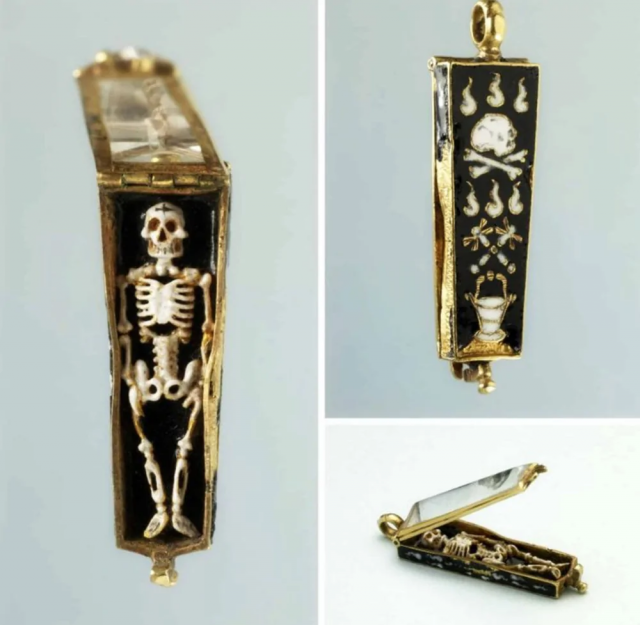 Французский кулон, известный как Memento Mori, XVI век Французский кулон, известный как Memento Mori, XVI век