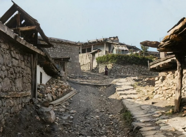 Улица в Дерекое. Ялта, 1895-1905 год. Улица в Дерекое. Ялта, 1895-1905 год.