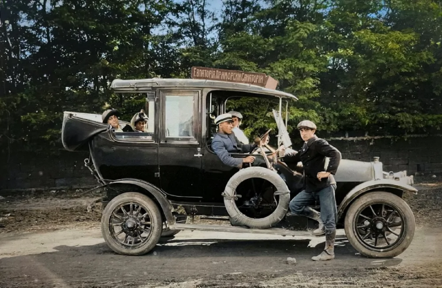 Автомобиль Приморского санатория. Евпатория, 1910-1917 год. Автомобиль Приморского санатория. Евпатория, 1910-1917 год.