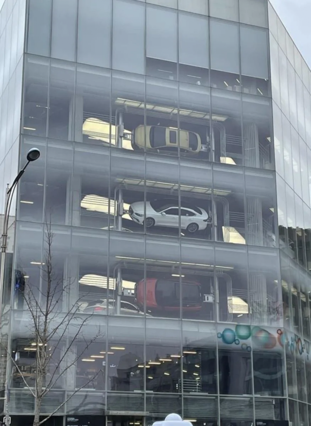 Салон Hyundai Салон Hyundai