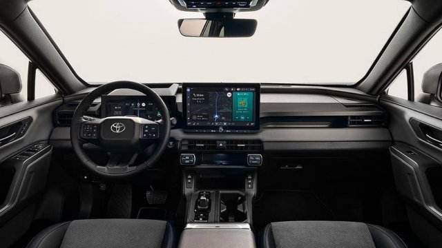 Новую Toyota RAV4 назвали страшной