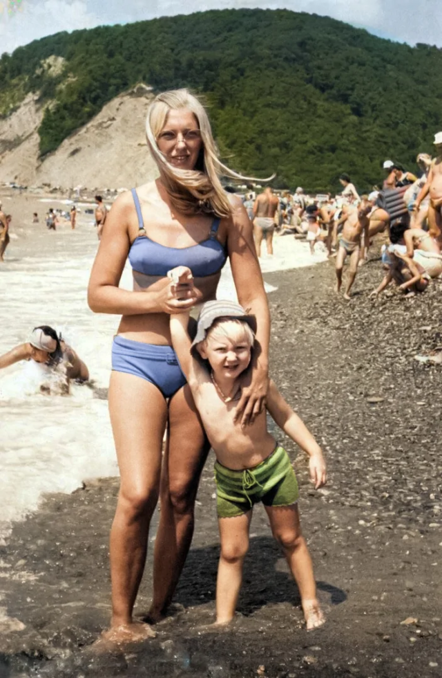 Отдых на Черном море. СССР, 1975 год. Отдых на Черном море. СССР, 1975 год.