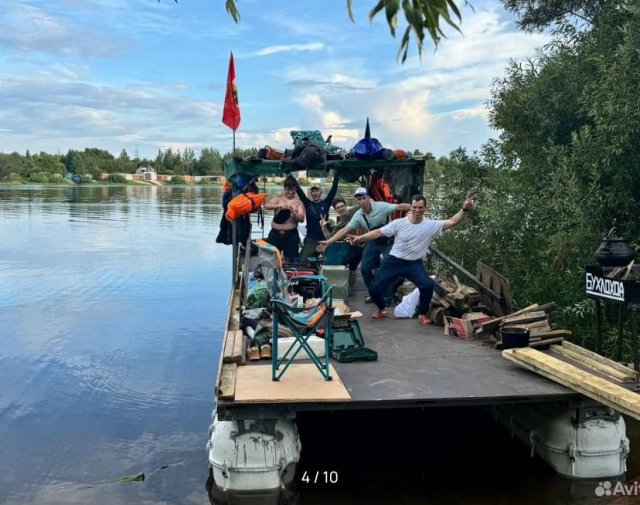 В Санкт-Петербурге запустили туры на «бухлоходах»