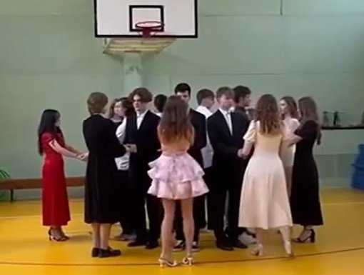 Как нынче выглядят выпускницы в школе Как нынче выглядят выпускницы в школе