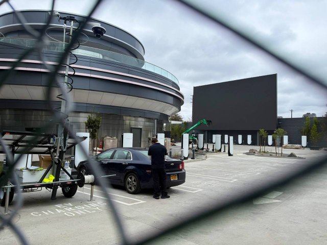 Дайнер Илона Маска на Santa Monica blvd в Голливуде Дайнер Илона Маска на Santa Monica blvd в Голливуде