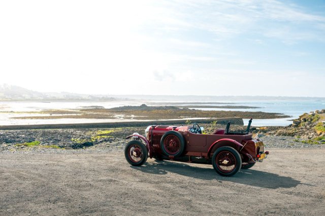 Bentley выпустят винтажный суперкар на электромоторе Blower Jr.