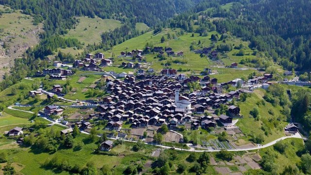 Швейцария заплатит 22 тысячи долларов за переезд в альпийскую деревню