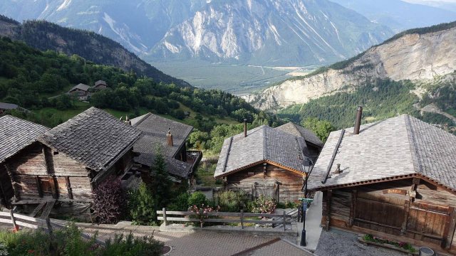 Швейцария заплатит 22 тысячи долларов за переезд в альпийскую деревню