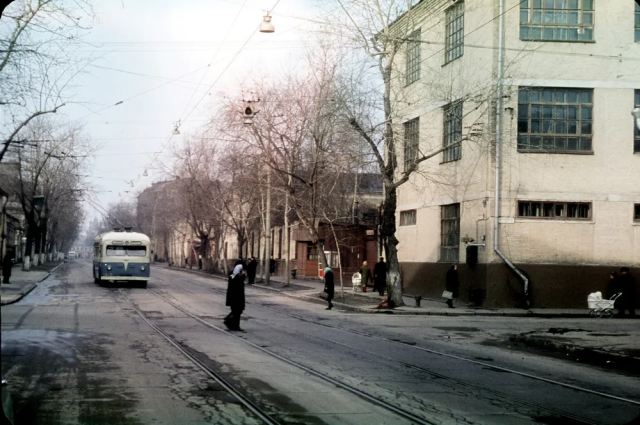 Переносимся в Таганский район. Марксистская улица у перекрестка с Марксистским переулком. Переносимся в Таганский район. Марксистская улица у перекрестка с Марксистским переулком.