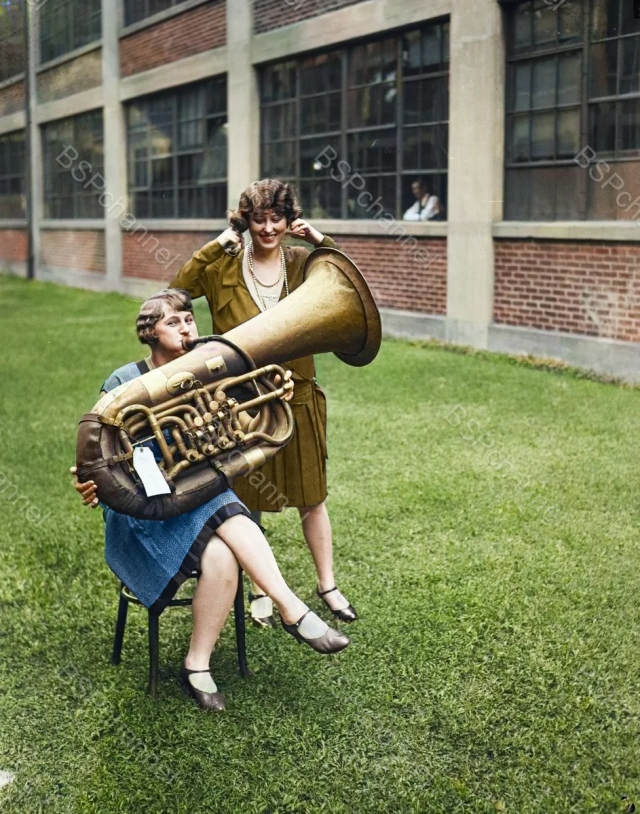 Женщины с трубой. США, 1928 год.