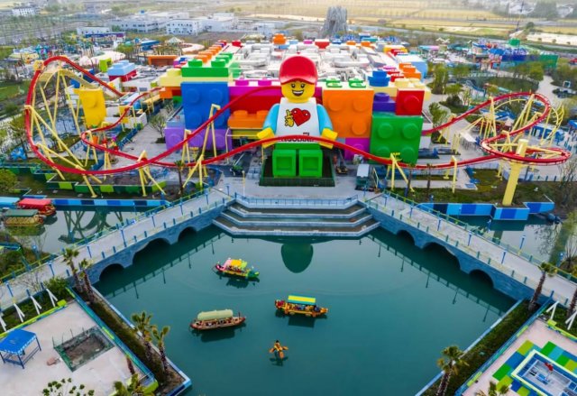 В Шанхае построили самый большой в мире Legoland