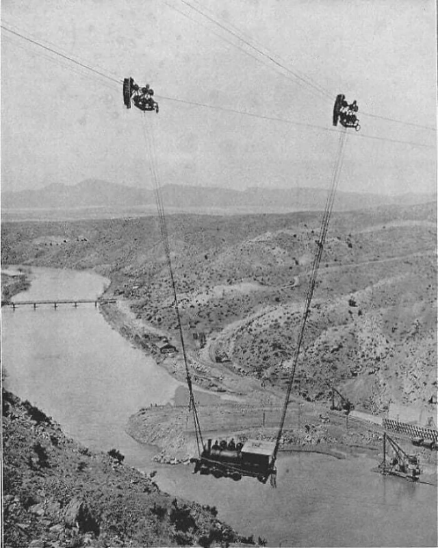 Переправа паровоза через реку Рио-Гранде, США, 1915 год