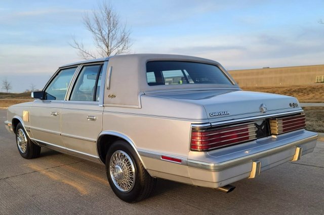 Передняя панель Chrysler New Yorker 1980-х годов