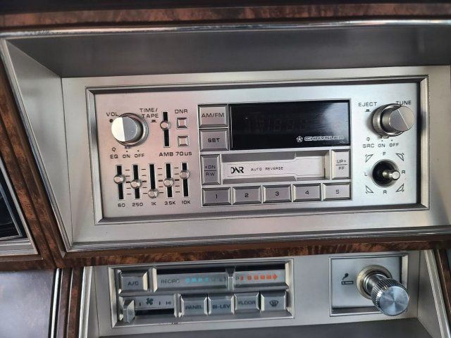 Передняя панель Chrysler New Yorker 1980-х годов