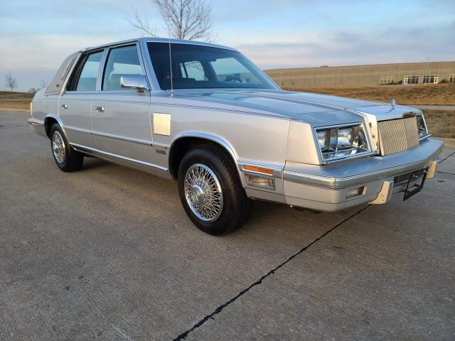 Передняя панель Chrysler New Yorker 1980-х годов