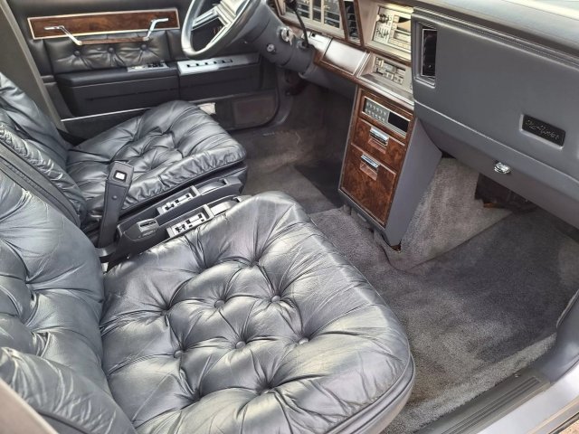 Передняя панель Chrysler New Yorker 1980-х годов