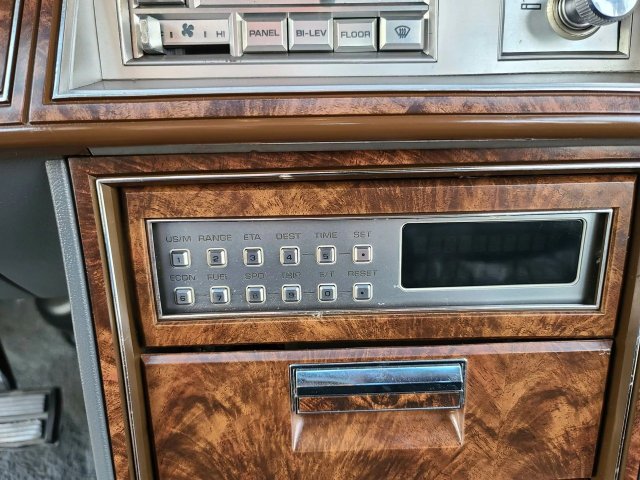 Передняя панель Chrysler New Yorker 1980-х годов
