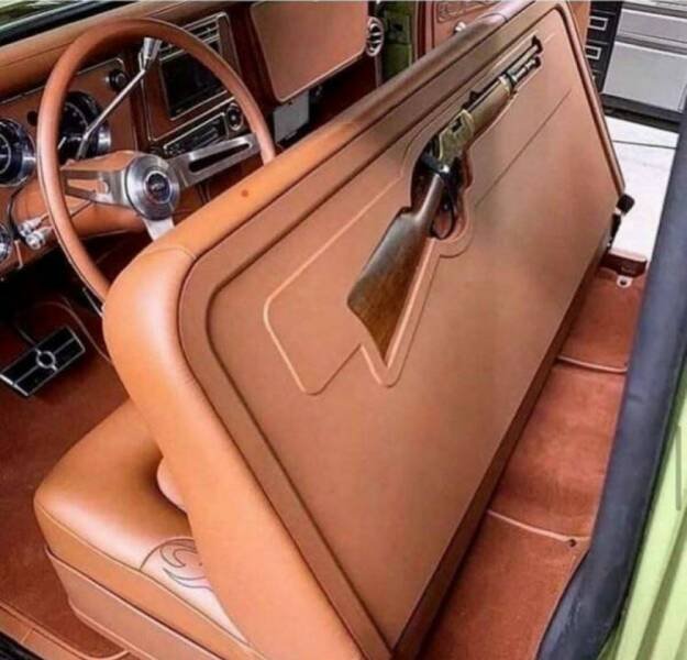Передняя панель Chrysler New Yorker 1980-х годов