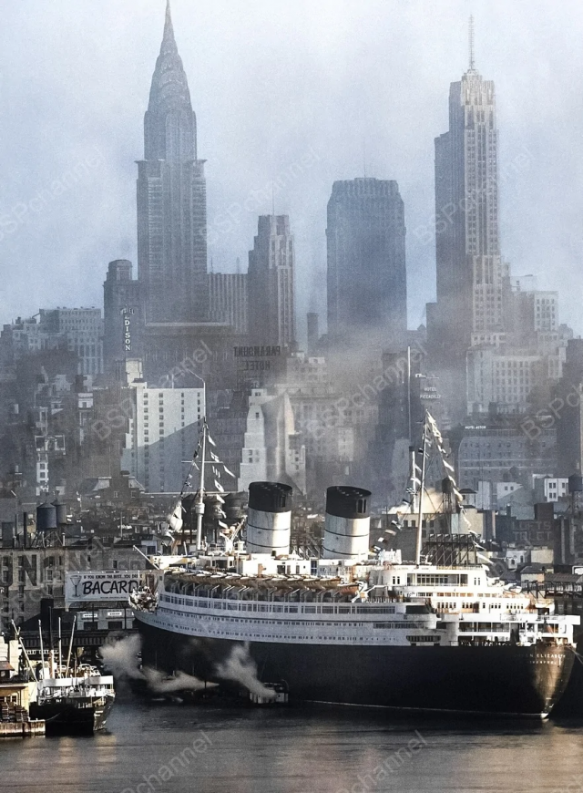 Лайнер «Королева Елизавета» в гавани Нью-Йорка, США, 1958 год. Лайнер «Королева Елизавета» в гавани Нью-Йорка, США, 1958 год.