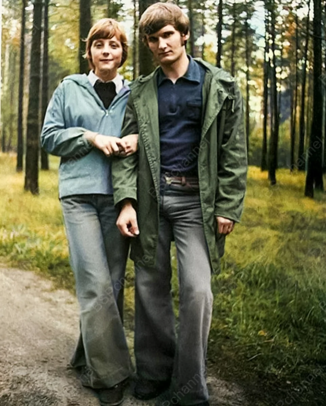 Юная Ангела Меркель и ее первый муж Ульрих Меркель, 1975 год.