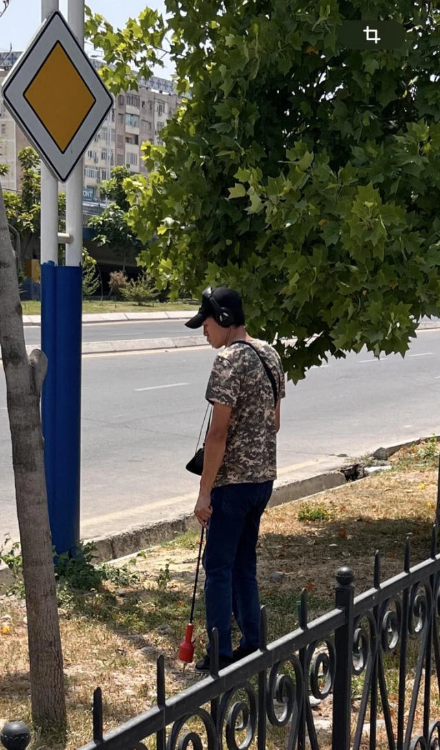 «Что это за штука у парня в руке?» «Что это за штука у парня в руке?»
