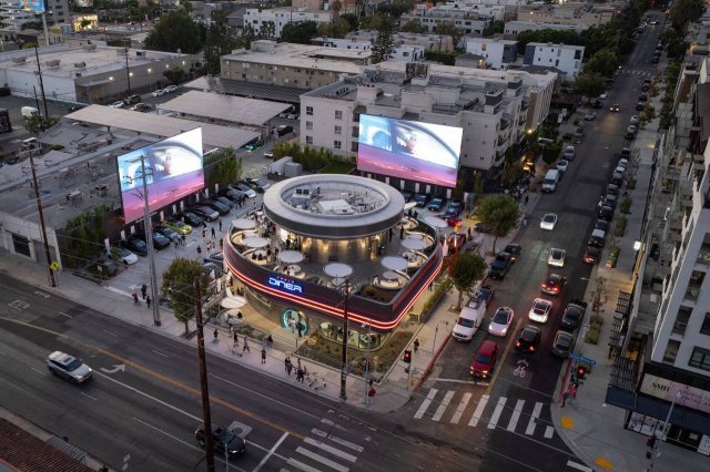 В Лос-Анджелесе открылся Tesla Diner от Илона Маска