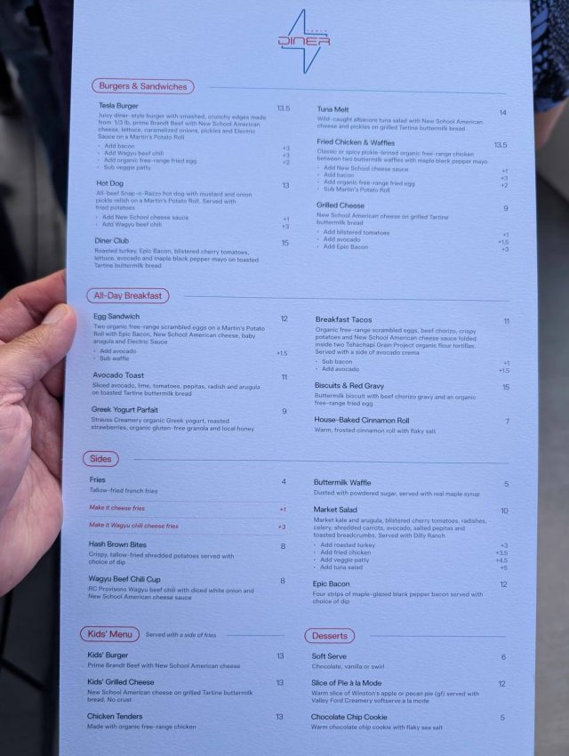 В Лос-Анджелесе открылся Tesla Diner от Илона Маска