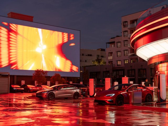 В Лос-Анджелесе открылся Tesla Diner от Илона Маска