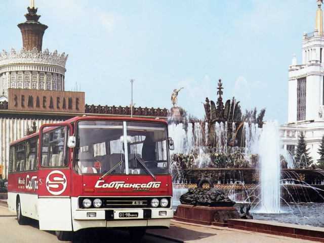 На ВДНХ "Совтрансавто" представляет новёхонький венгерский Ikarus-250. На ВДНХ "Совтрансавто" представляет новёхонький венгерский Ikarus-250.