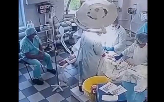 Видео дня: во время землетрясения на Камчатке врачи не остановили операцию