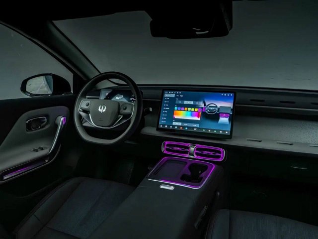 В Китае начали продавать мощный электрокар Leapmotor B01, который дешевле новой Lada Iskra