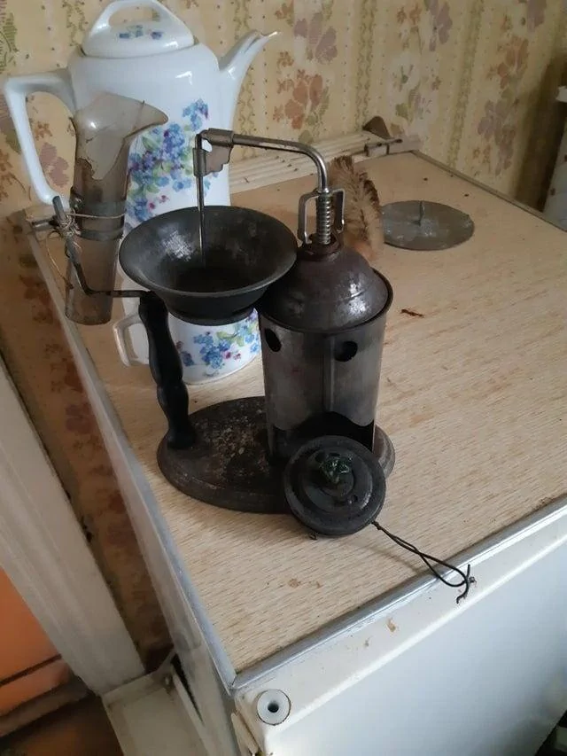 Найдено в старом фермерском доме, кажется, это какой-то набор для химии. Для чего это использовалось? Найдено в старом фермерском доме, кажется, это какой-то набор для химии. Для чего это использовалось?