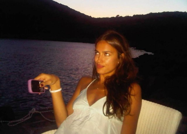 Ирина Шейк расчехлила архивы и показала себя в молодости